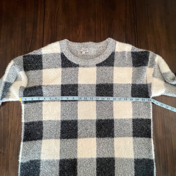 Women's Cyprus Cozy Black & White Plaid Sweater, Size Large - Picture 9 of 9